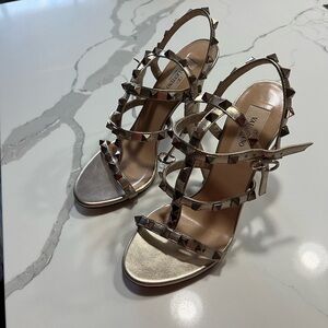 Valentino Sandals, Size 6 ✨
